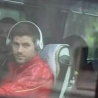 terungkap-ternyata-ini-alasan-pesepakbola-mengggunakan-headphone-sebelum-bertanding