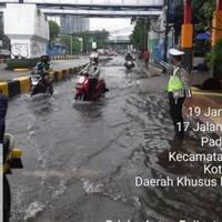 genangan-air-rendam-sejumlah-titik-di-jakut-jaktim-pagi-ini
