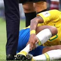 drama-mengulur-ulur-waktu-yang-terhormat-sampai-menjengkelkan-di-dalam-sepak-bola