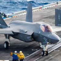 celaka-lagi---f-35c-jatuh-ke-laut-setelah-menabrak-dek-penerbangan-uss-carl-vinson