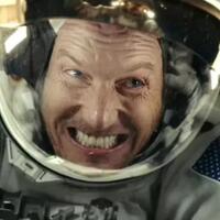 review-moonfall-spesialis-film-disaster-hadir-dengan-visual-yang-mengagumkan