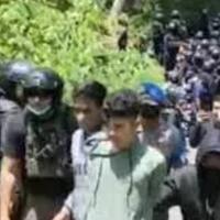 ribuan-polisi-kepung-desa-wadas-purworejo-dan-tangkap-puluhan-warga