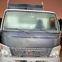 truk-mitsubishi-fuso-meluncurkan-roket-mlrs-ke-pangkalan-militer-turki-di-irak