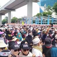 massa-212-demo-desak-cabut-larangan-hijab-di-kedubes-india-usai-jumatan
