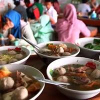 gara-gara-tulisan-ini-jualan-bakso-pak-jono-ramai-lagi-idenya-perlu-dicoba-gan