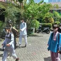 kontroversi-aturan-murid-sd-di-jakpus-wajib-berbaju-muslim-berujung-revisi