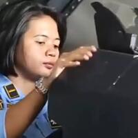 ida-ayu-damayanti--teknisi-wanita-pertama-f-16-tni-au