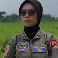 sri-utami--pilot-helikopter-wanita-pertama-di-tni-angkatan-laut
