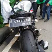 tabrakan-dengan-mobil-di-senayan-pengendara-moge-bmw-s1000rr-meninggal