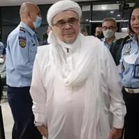 quotberedar-foto-habib-rizieq-jalani-proses-bebas-bersyaratquot