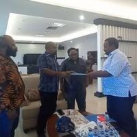 keluarga-lukas-enembe-bawa-surat-ke-dpr-papua-begini-isi-pengaduannya