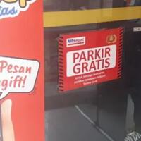 parkir-di-alfamart-dan-indomaret-harusnya-gratis-kok-bisa-ada-jukir
