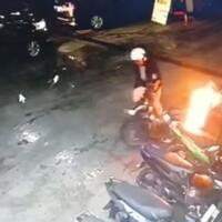 video-motor-terbakar-di-spbu-akibat-menggoyangkan-tangki