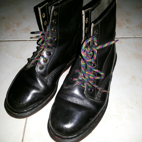 dr martens rainbow stitch