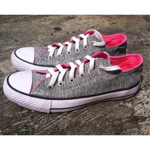 womens grey and pink converse