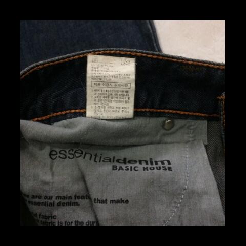 Terjual Celana Jeans Essential Denim 