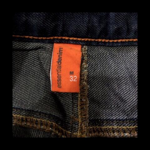 Terjual Celana Jeans Essential Denim 