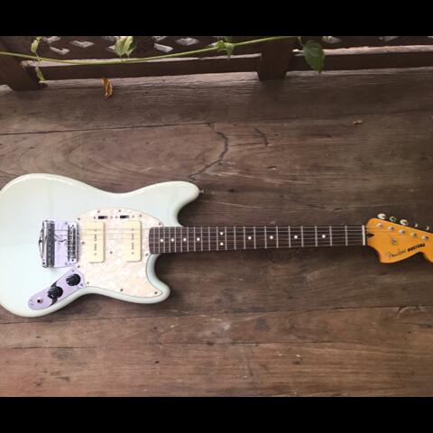 fender mustang modern player