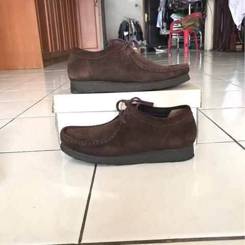 brown suede clarks wallabees