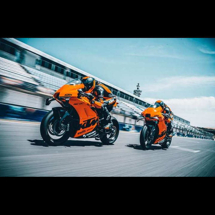 100 Unit KTM RC 8C Habis Terjual dalam Sekejap