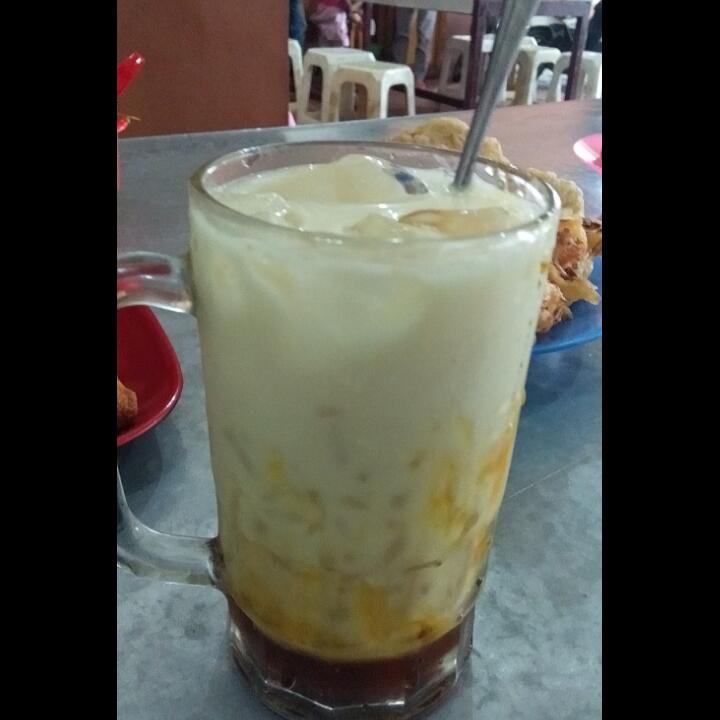 Njajan di Kedai Cendol Dawet Mbak Ndari Bikin Heppy