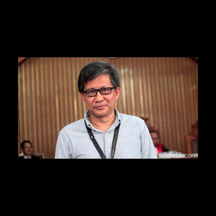 Rocky Gerung: Bagi Milenial Ganjar dan Puan Itu Orang Bodoh
