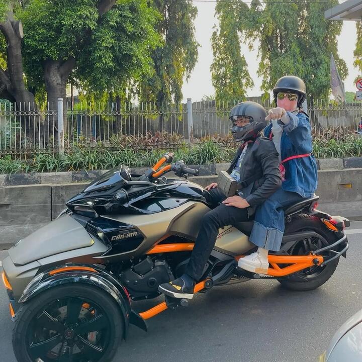 April Jasmine Dihujat ke Mall Pakai Moge, Ustaz Solmed: Berarti Masih Terkenal