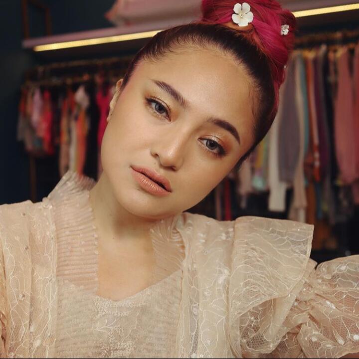 Artis Ini Gemar Kampanyekan Self Love, Tuai Kontroversi Akibat Foto Tanpa Busana