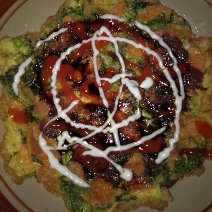 Telur Dadar Daun Bayam dengan Potongan Keju Mozzarella Kesukaan Anak-anak Hemm Yummy!