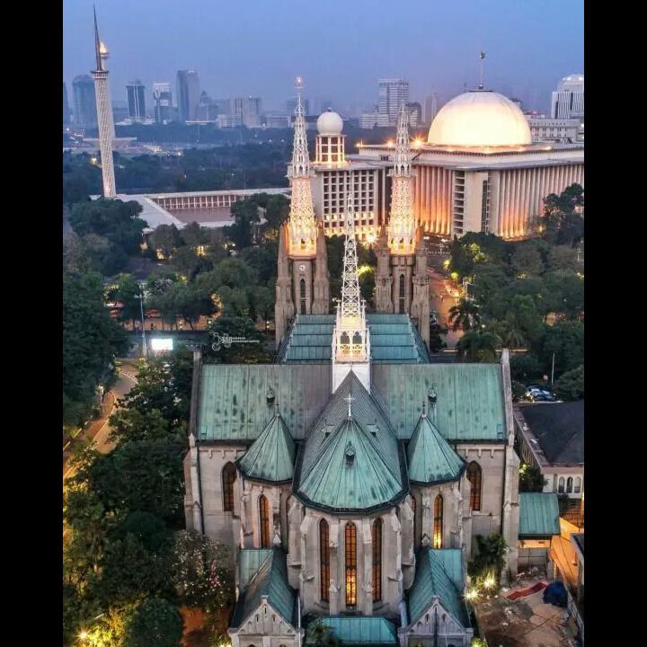 Beruntung Hidup di Indonesia: 1 dari 2 Negara Dunia Masyarakat Bangun Masjid Sendiri!
