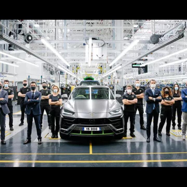 Sukses Besar, Lamborghini Rayakan Produksi Urus Yang Ke-15.000