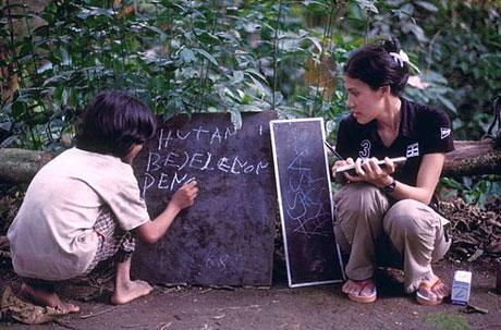 Kisah Butet Manurung Memperjuangkan Pendidikan Di Belantara Rimba