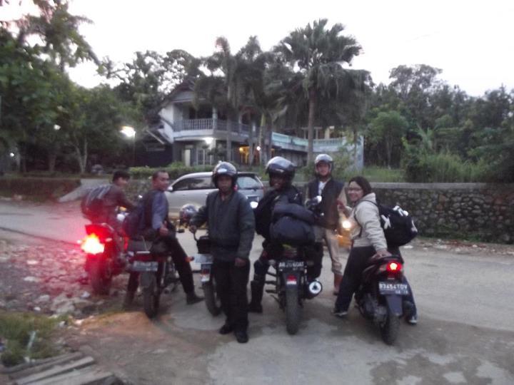 Suka 'piknik' naik Motor ??masuk dulu yuk ^^