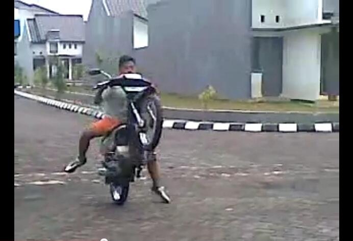 freestyle anak alay komplek.