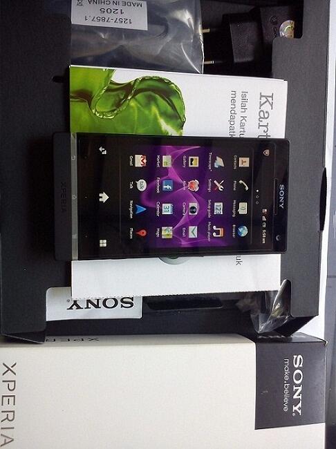SONY XPERIA S LT26i Black Lengkap Garansi Resmi Oktober 2013 Mulus Like New