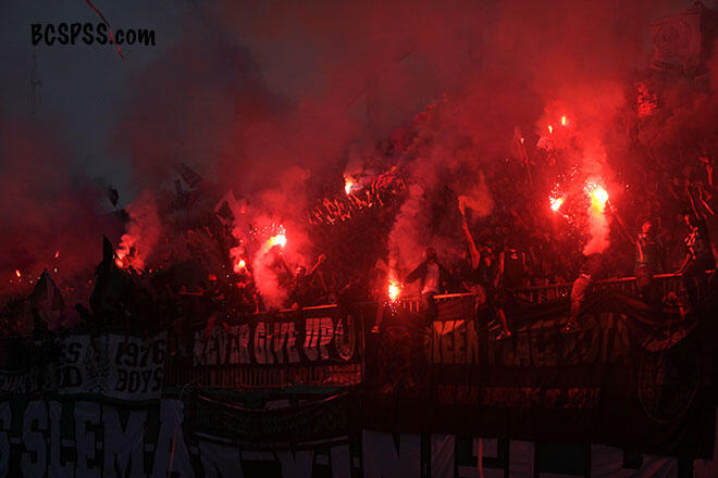 (PIC+) INILAH ULTRAS BRIGATACURVASUD SUPPORTER KEBANGAAN INDONESIA !!