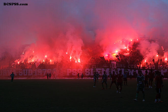 (PIC+) INILAH ULTRAS BRIGATACURVASUD SUPPORTER KEBANGAAN INDONESIA !!