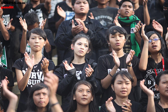 (PIC+) INILAH ULTRAS BRIGATACURVASUD SUPPORTER KEBANGAAN INDONESIA !!