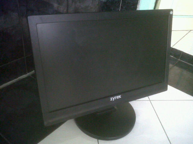 Jual/TT Aneka Part komputer (VGA, LCD, Prosesor, Harddisk, PSU, RAM) Yogya Jogjakarta