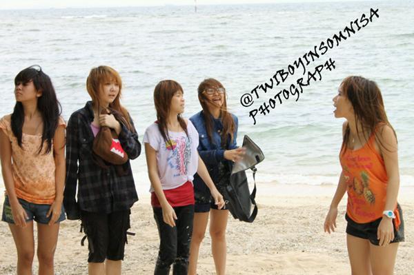 Wow, CHERRYBELLE main basah-basahan di pantai !!