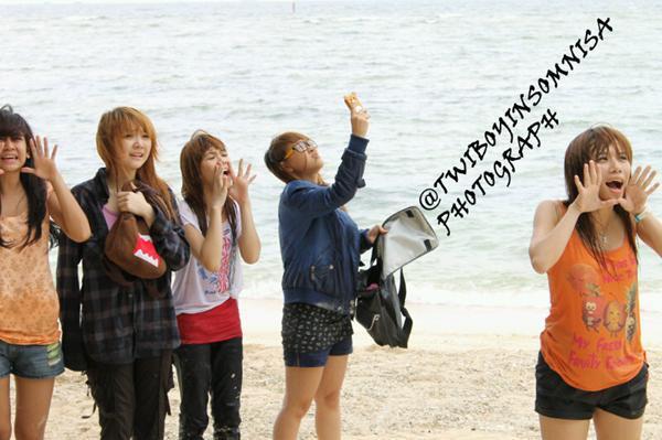 Wow, CHERRYBELLE main basah-basahan di pantai !!