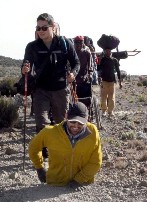 Salut gan! Pria Tanpa Kaki ini Berhasil Daki Kilimanjaro