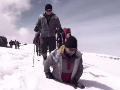 Salut gan! Pria Tanpa Kaki ini Berhasil Daki Kilimanjaro