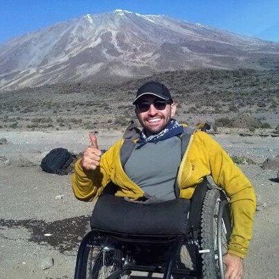 Salut gan! Pria Tanpa Kaki ini Berhasil Daki Kilimanjaro