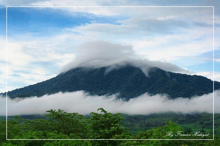 :: Melihat Dan Mengenal Seulawah Agam ::