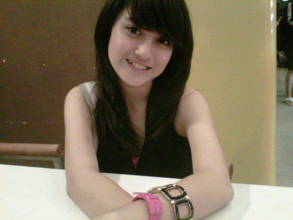 Foto Nabilah (jkt 48) waktu masih kecil, mirip sama afika, !!!