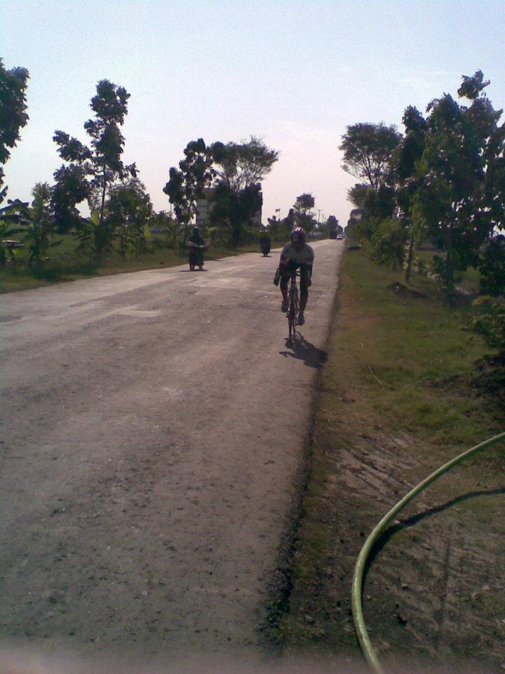 Diterima UGM Nazar Touring Bekasi - Jogja dengan Roadbike