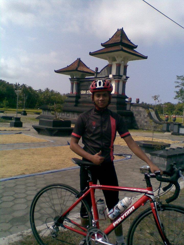 Diterima UGM Nazar Touring Bekasi - Jogja dengan Roadbike