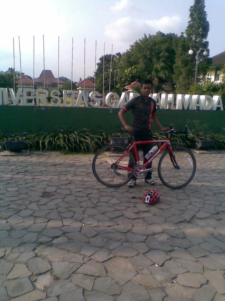 Diterima UGM Nazar Touring Bekasi - Jogja dengan Roadbike