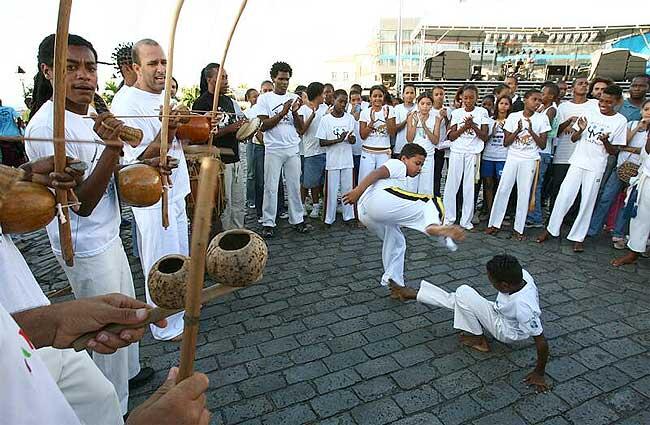 &quot;CAPOEIRA&quot;,, Beladiri Asal Brazil yang Penuh dengan Seni tapi Mematikan..